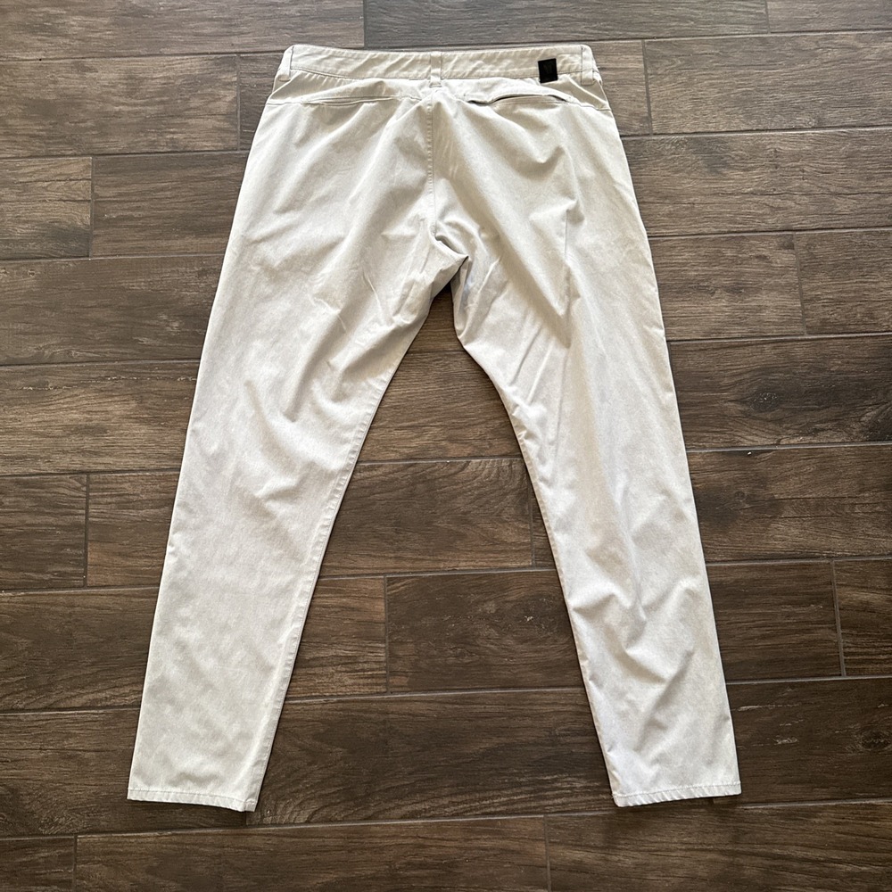 Vuori Men's 36×32 The Rise The Shine Stretch Performance Pants V431 Beige - Picture 2 of 10